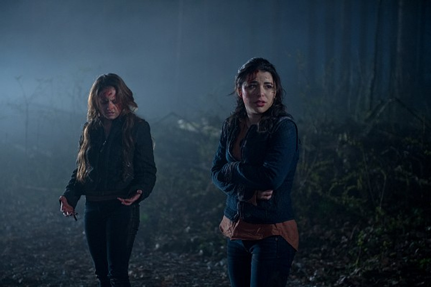 Nicole Muñoz y Brittney Wilson en scarecrow-la-maldicion-del-espantapajaros