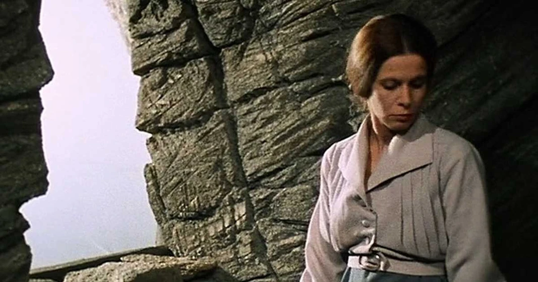 Claude Jade en the-island-of-thirty-coffins