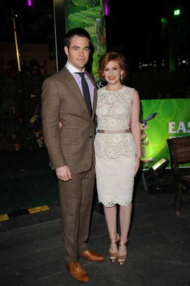 Isla Fisher y Chris Pine en el-origen-de-los-guardianes (Premiere en Londres. Noviembre 2012)
