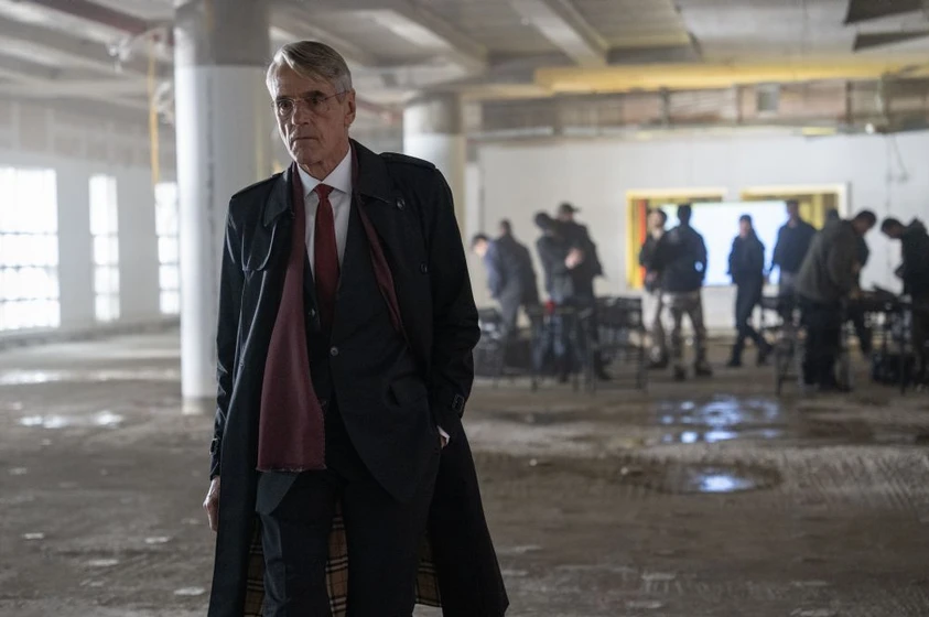 Jeremy Irons en beekeeper-el-protector