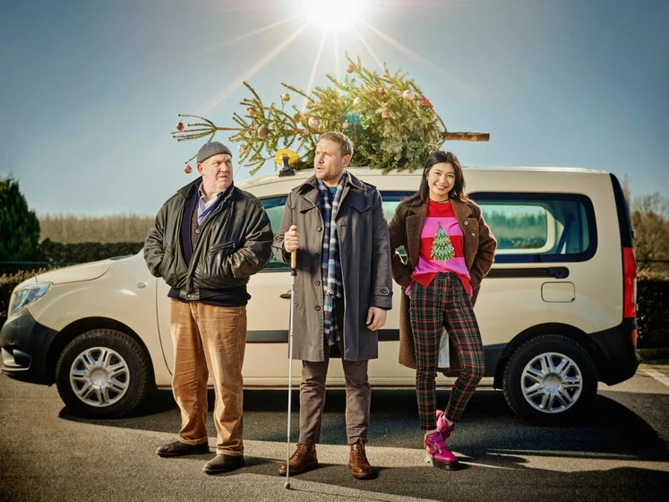 Max Riemelt, Dietmar Bär y Nhung Hong en navidades-en-taxi