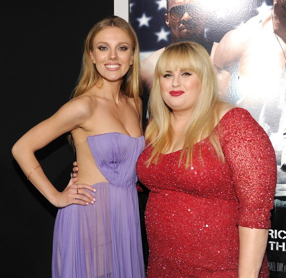 Bar Paly y Rebel Wilson en Dolor y Dinero (Premiere en Los Angeles. Abril 2013)