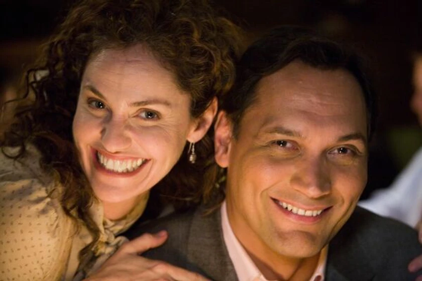 Jimmy Smits y Amy Brenneman en conociendo-a-jane-austen