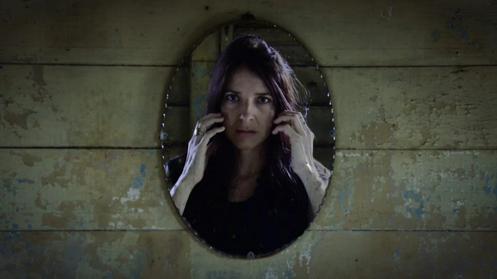 Lynn Cruz en blue-heart