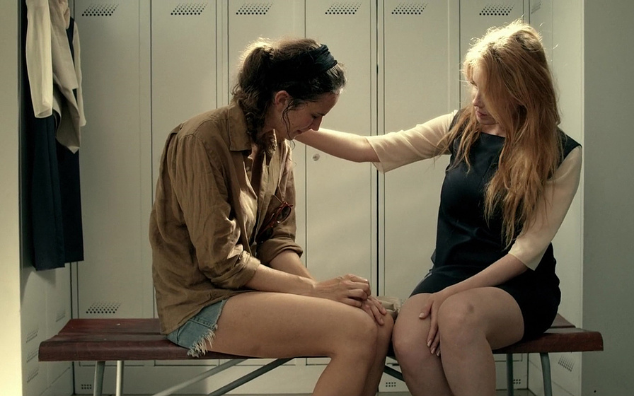 Palina Rojinski y Saralisa Volm en Hotel Desire