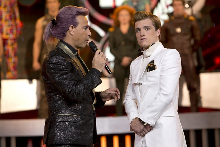 Stanley Tucci y Josh Hutcherson en Los Juegos del Hambre. En Llamas