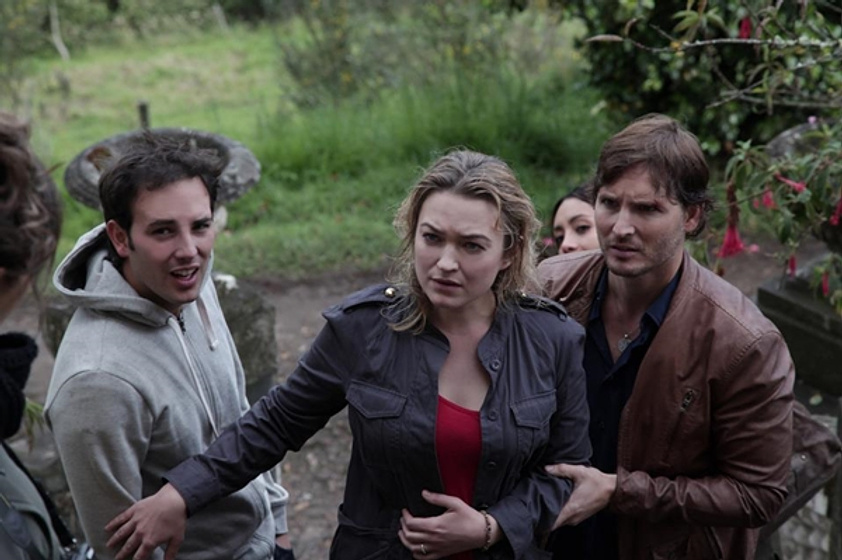 Peter Facinelli, Sophia Myles y Sebastian Martínez en The Damned