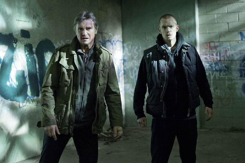 Liam Neeson y Joel Kinnaman en Una Noche para sobrevivir