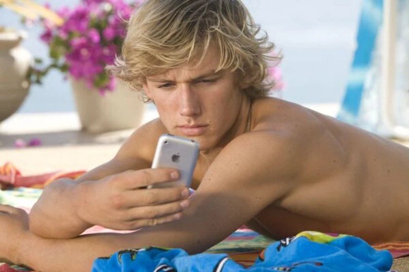 Alex Pettyfer en megapetarda