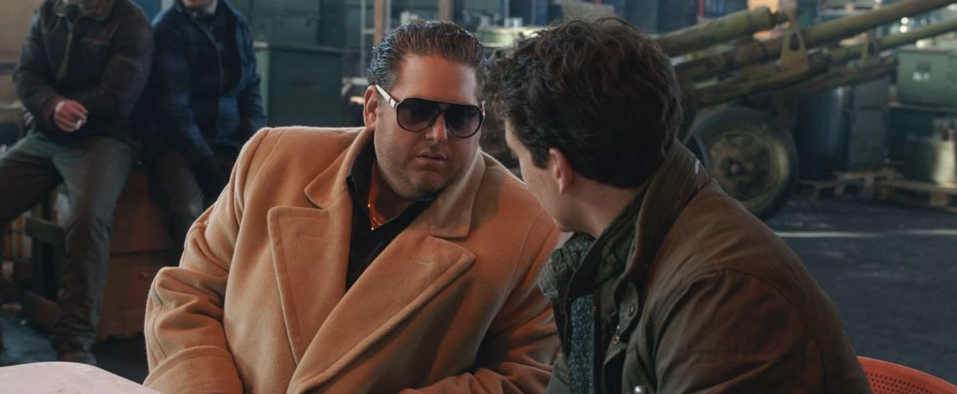 Jonah Hill y Miles Teller en juego-de-armas