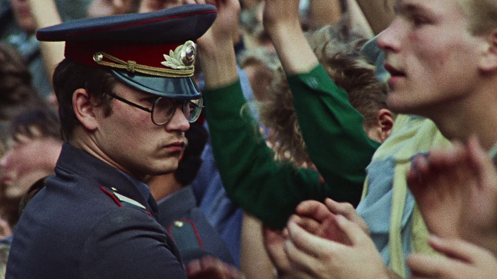 Imagen de Is it Easy to be Young?