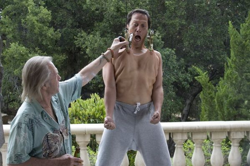 Rob Schneider y David Carradine en El Gran Stan: El Matón de la Prisión