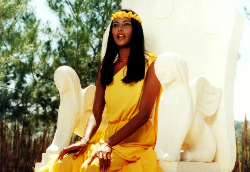 Laura Gemser en el-campo-del-amor