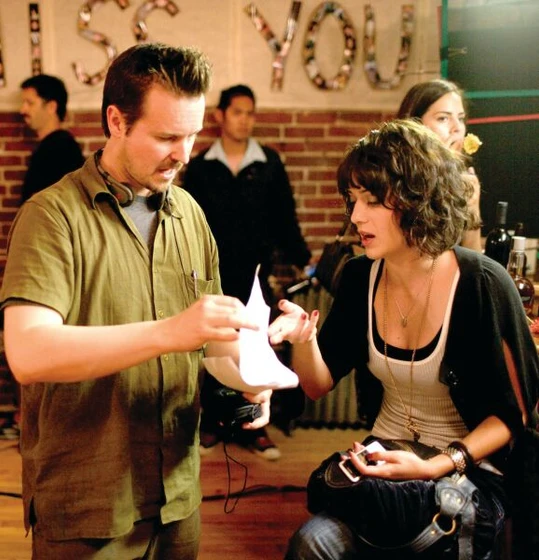Matt Reeves y Lizzy Caplan en Monstruoso