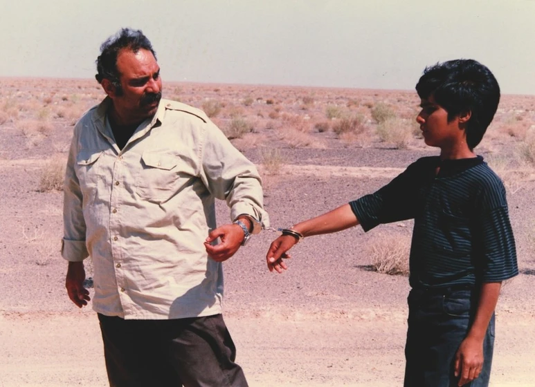 Mohammad Kasebi y Hassan Sadeghi en the-father-1996