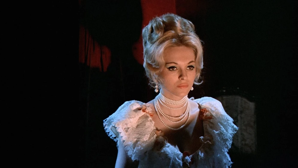 Maria Rohm en el-conde-dracula