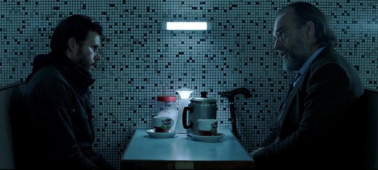 Hugo Weaving y Ryan Kwanten en sin-tiempo-para-amar