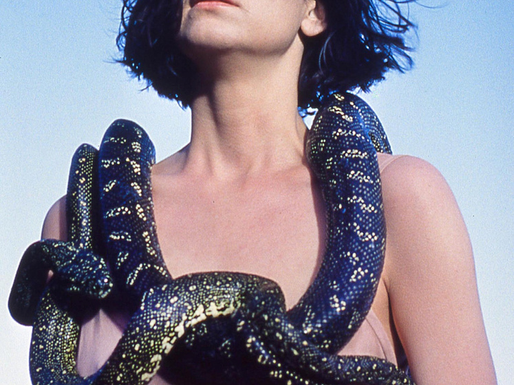 Pamela Rabe en Vacant Possession