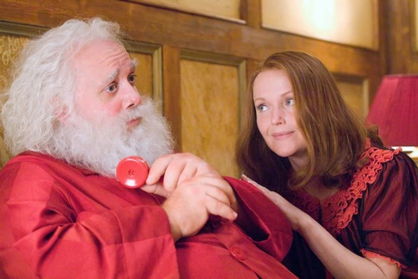 Miranda Richardson y Paul Giamatti en fred-claus-el-hermano-gamberro-de-santa-claus