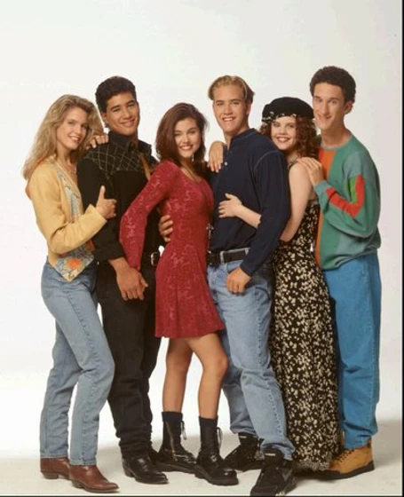 Elizabeth Berkley, Mario López, Dustin Diamond y Mark-Paul Gosselaar en salvados-por-la-campana