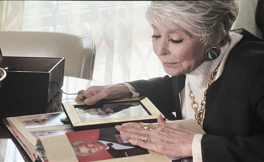 Lily Tomlin en Locas Por Brady