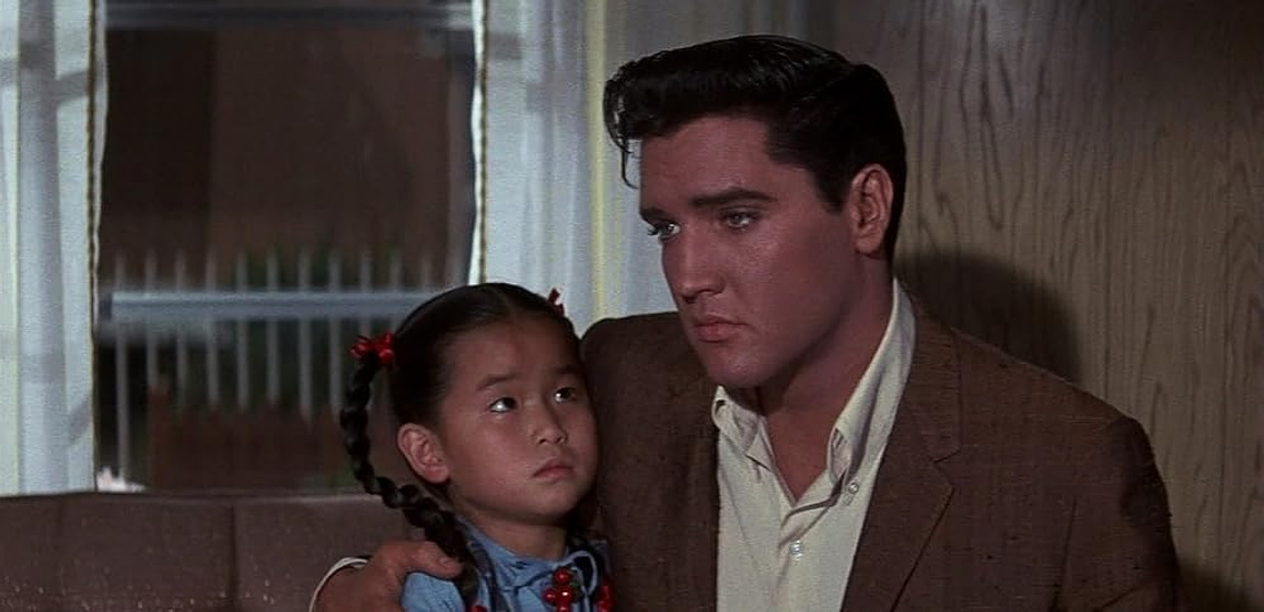 Elvis Presley y Vicky Tiu en Puños y Lágrimas