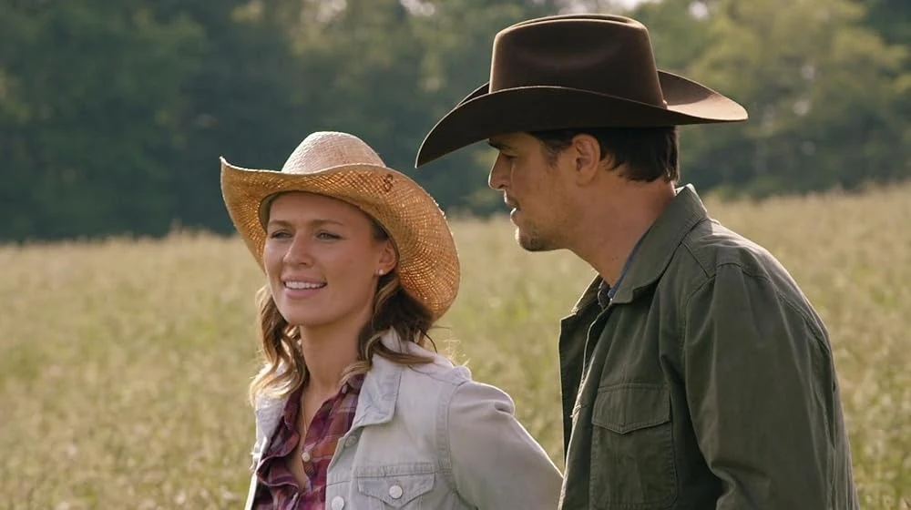 Diogo Morgado y Michaela McManus en encuentra-el-amor-en-valentine