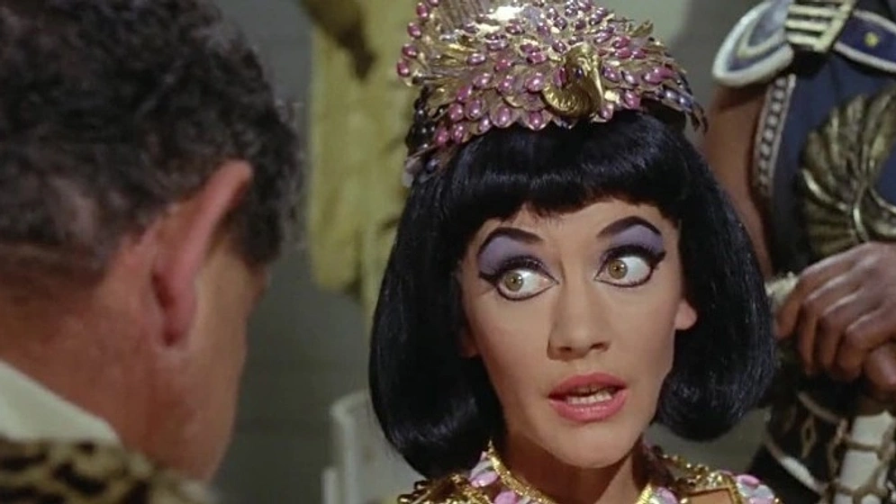 Amanda Barrie en Cuidado con Cleopatra