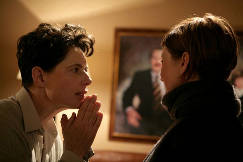 Isabella Rossellini y Giorgia Senesi en La Soledad de los números primos