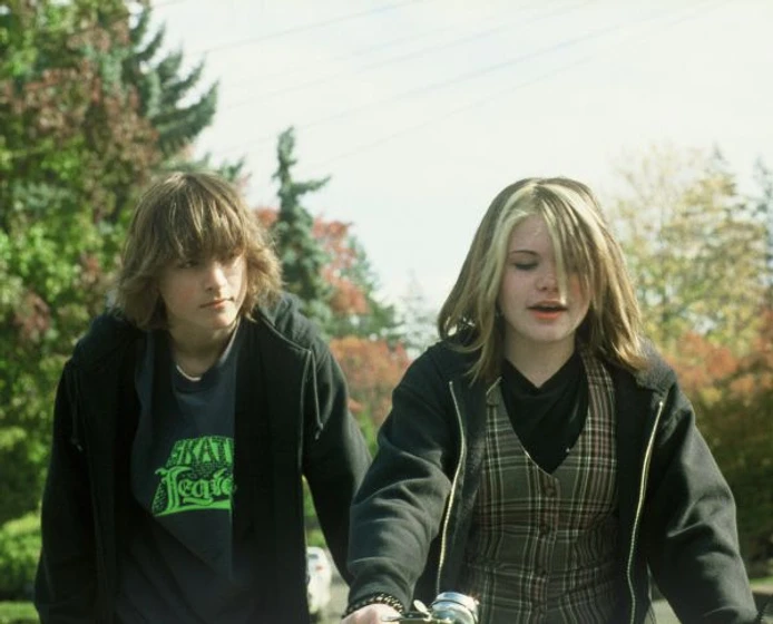Gabe Nevins y Lauren McKinney en paranoid-park