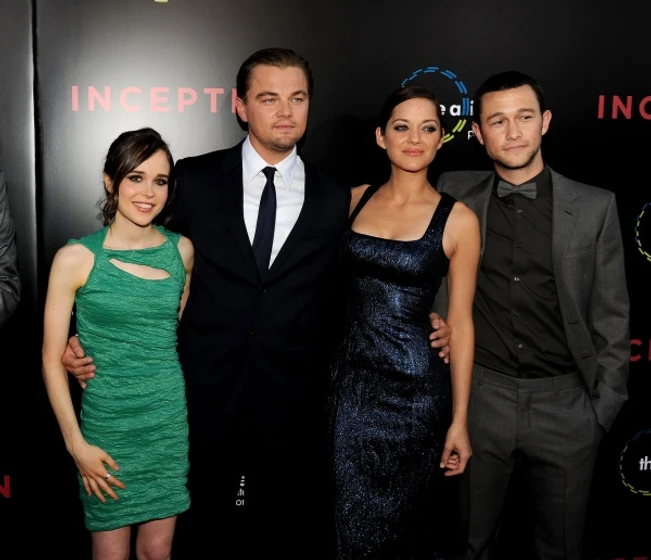 Marion Cotillard, Leonardo DiCaprio, Joseph Gordon-Levitt y Elliot Page en origen (Premiere en Los Angeles, (13 de julio de 2010))