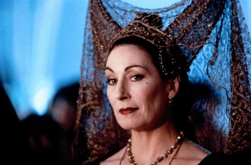 Anjelica Huston en por-siempre-jamas