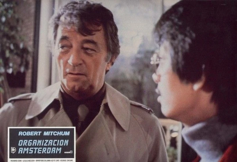 Robert Mitchum en organizacion-amsterdam (Fotograma)