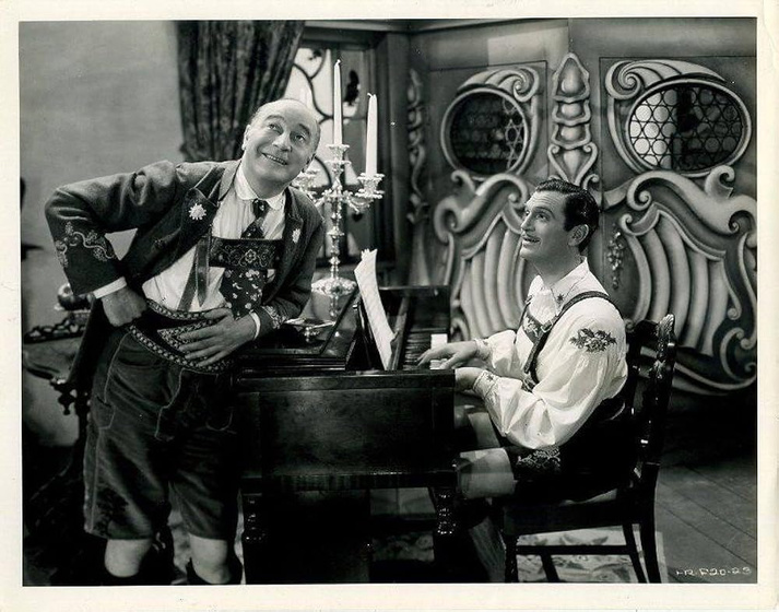 Eric Blore y Walter Woolf King en quesos-y-besos