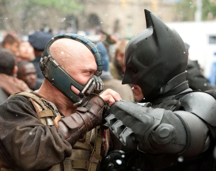 Christian Bale y Tom Hardy en el-caballero-oscuro-la-leyenda-renace