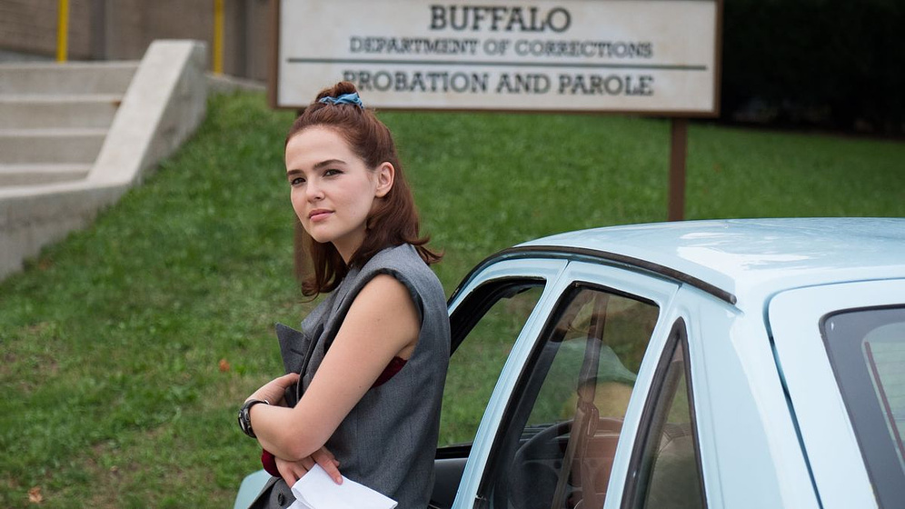 Zoey Deutch en Cómo Escapar de Búfalo