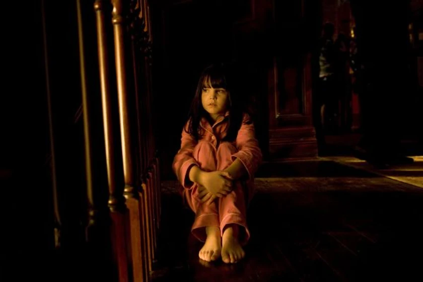 Bailee Madison en no-tengas-miedo-a-la-oscuridad