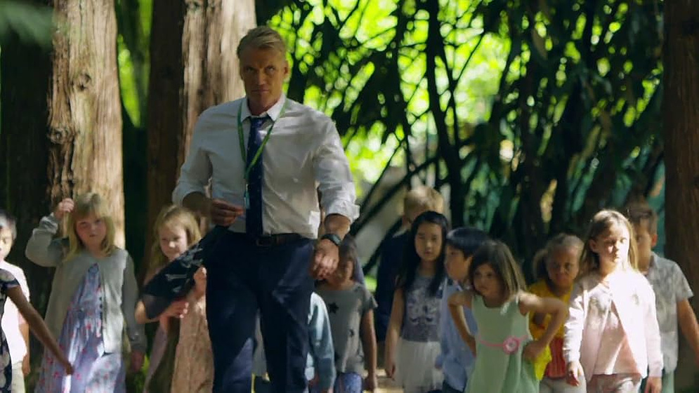 Dolph Lundgren en Poli de Guardería 2