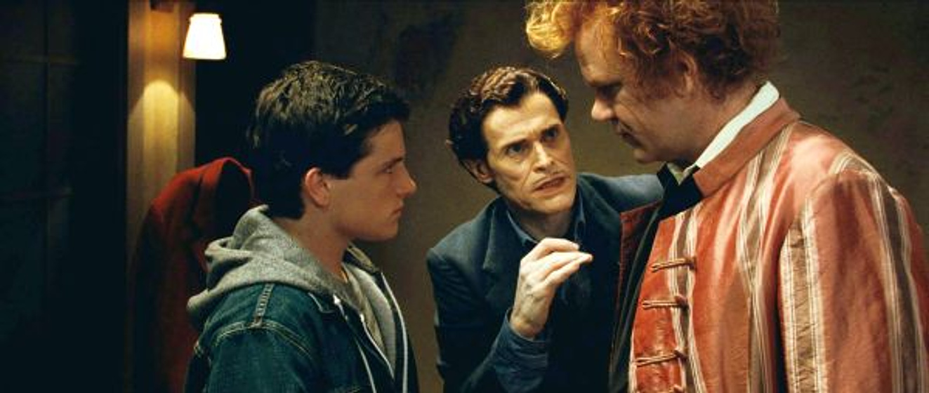 Willem Dafoe, John C. Reilly y Josh Hutcherson en El Circo de los Extraños