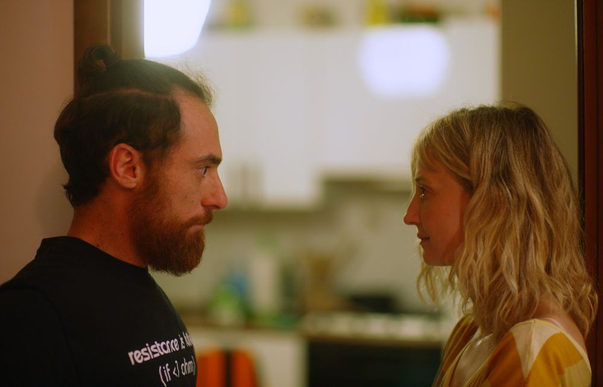 Elio Germano y Hadas Yaron en La Gracia de Lucía