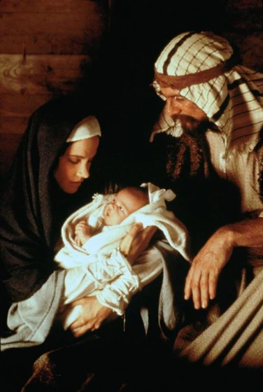 Melinda Kinnaman y David Threlfall en maria-madre-de-jesus