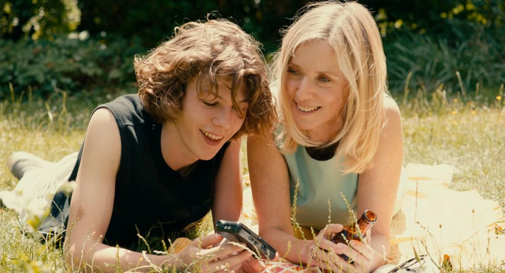 Léa Drucker y Samuel Kircher en el-ultimo-verano-62883f74-cd5c-47fe-9c26-9e0b497bb561
