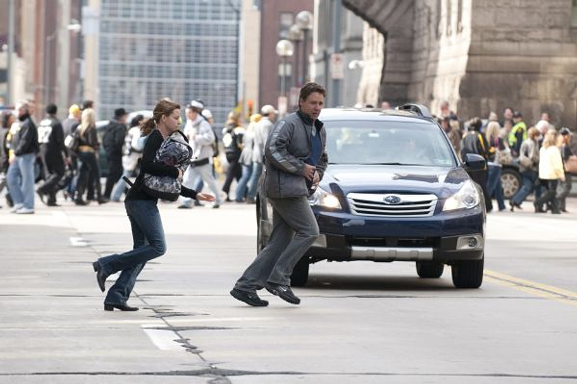 Elizabeth Banks y Russell Crowe en Los Próximos tres días