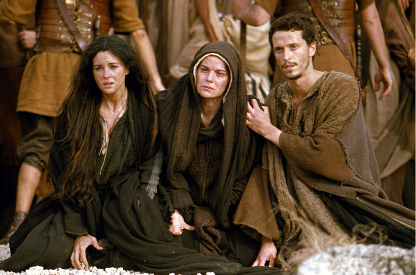 Monica Bellucci y Maia Morgenstern en La Pasión de Cristo