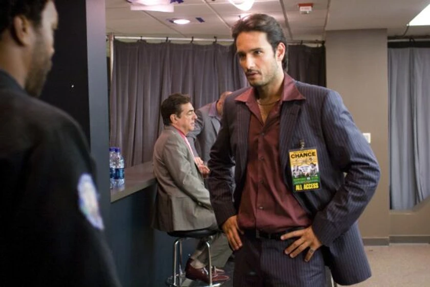 Rodrigo Santoro en cinturon-rojo