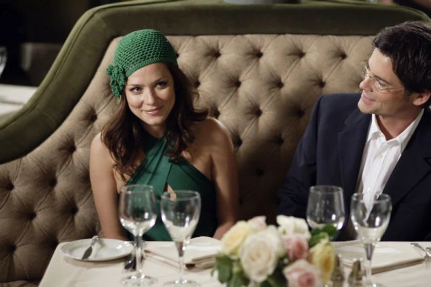Rob Lowe y Anna Friel en intercambio-de-destino-completos-desconocidos