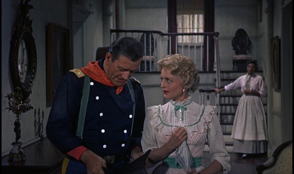 John Wayne y Constance Towers en Misión de audaces