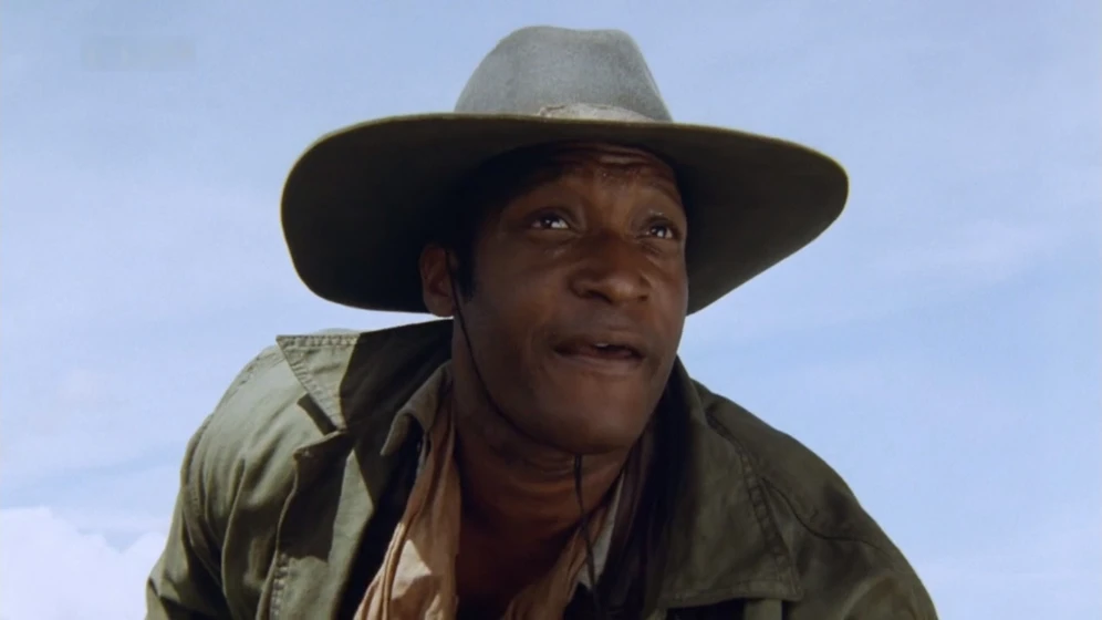 Tony Todd en zorro-negro