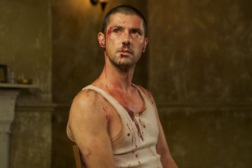 Melvil Poupaud en 44 Inch Chest (La medida de la venganza)