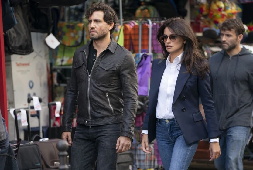 Penélope Cruz y Édgar Ramírez en agentes-355